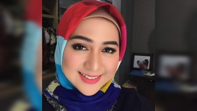 Feby Belinda istri Ahmad Sahroni. [X]